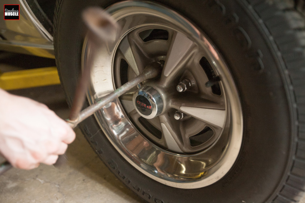 With our new-age BFGs mounted on our new-age Rallys, we set to work breaking the lug nuts loose...